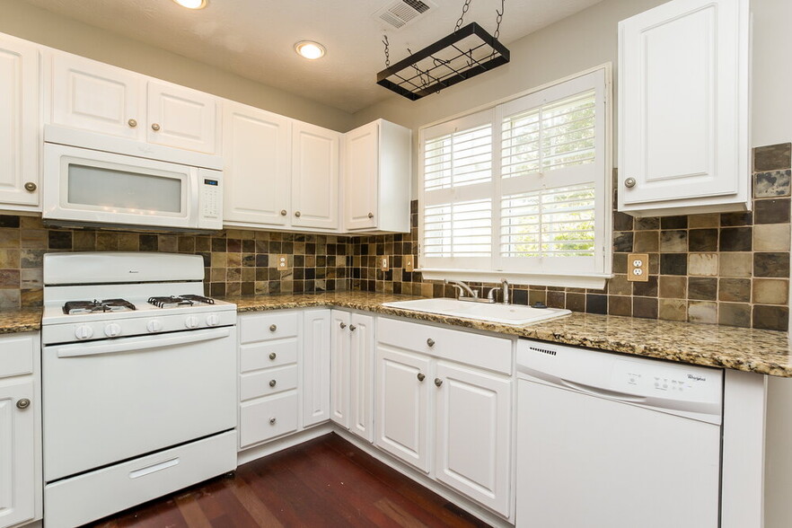 Building Photo - 568 Windcroft Cir NW