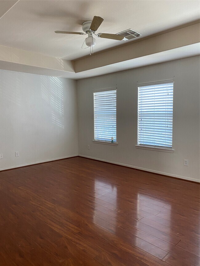Building Photo - 3114 Junction Dr