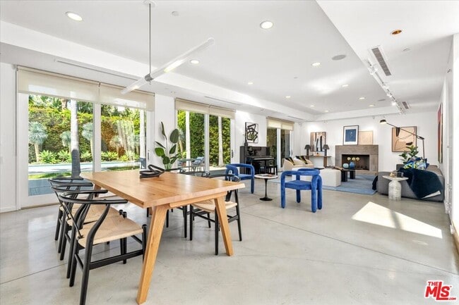 Building Photo - 211 S Valley St