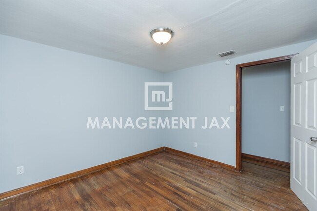 Building Photo - 1598 W 33rd St