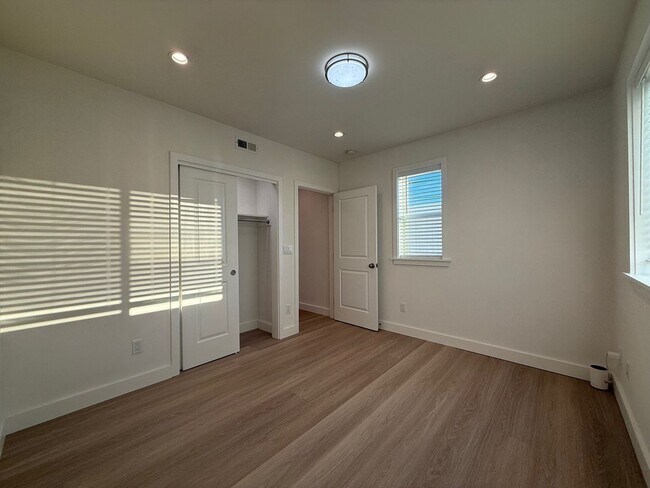 Building Photo - 94 Clearview Dr