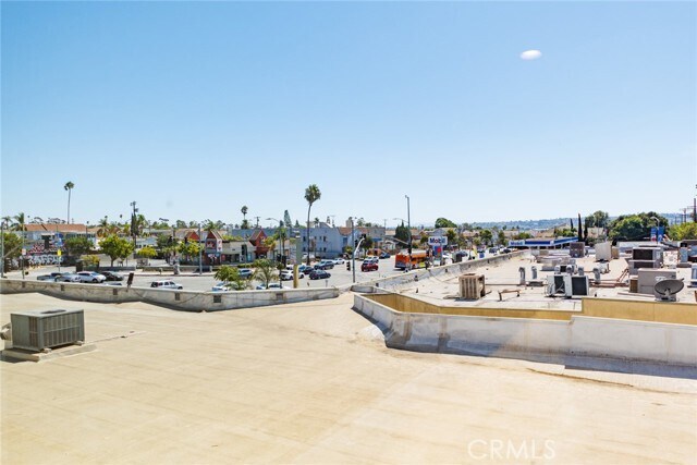 Building Photo - 1859 1/2 S Crenshaw Blvd