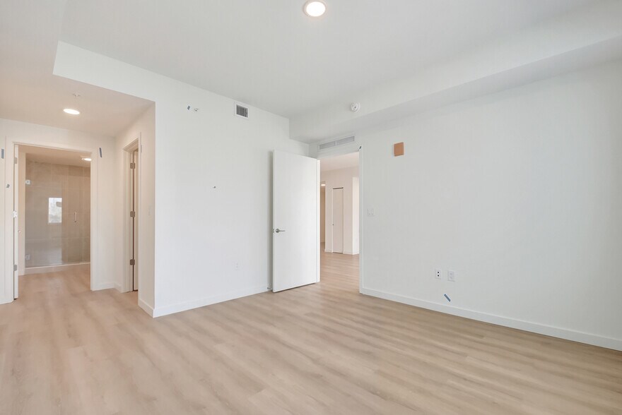 Building Photo - 1818 N J Ter