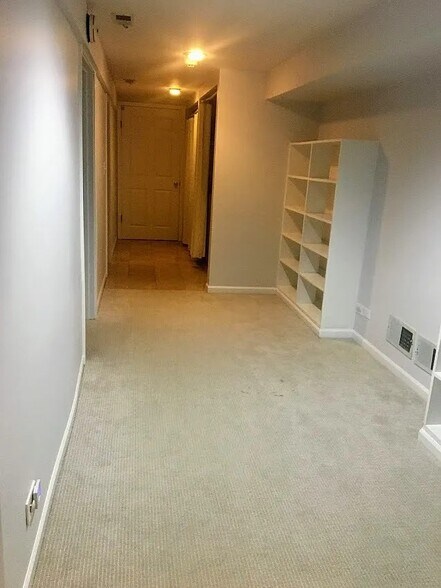 Building Photo - 820 W Wrightwood Ave