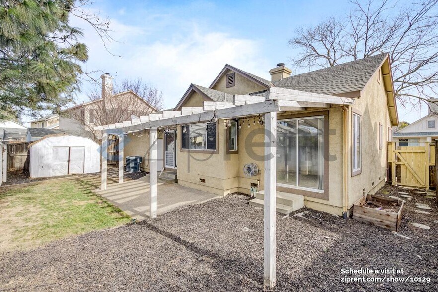 Building Photo - Unit