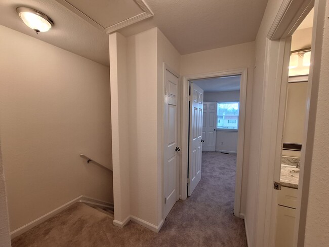 Building Photo - Remodeled Townhome