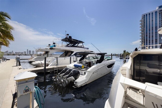 Building Photo - 17301 Biscayne Blvd