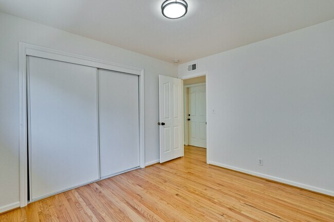Building Photo - 941 // (Duplex)