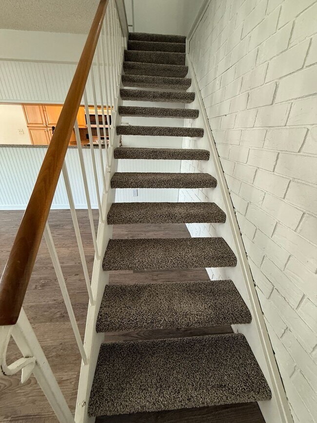 Building Photo - Beautifully Updated 2 Bed, 1 Bath Townhome-Style Condo in Auburn Greens!