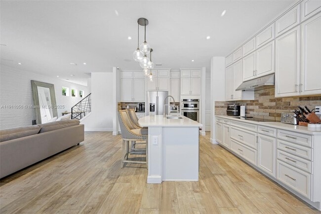 Building Photo - 1465 Bursera Ter