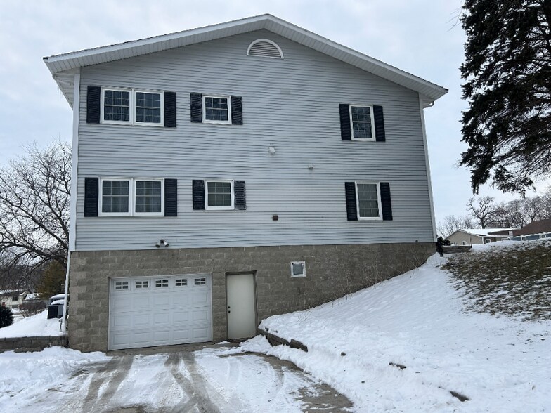 Building Photo - 401 Walnut Ave