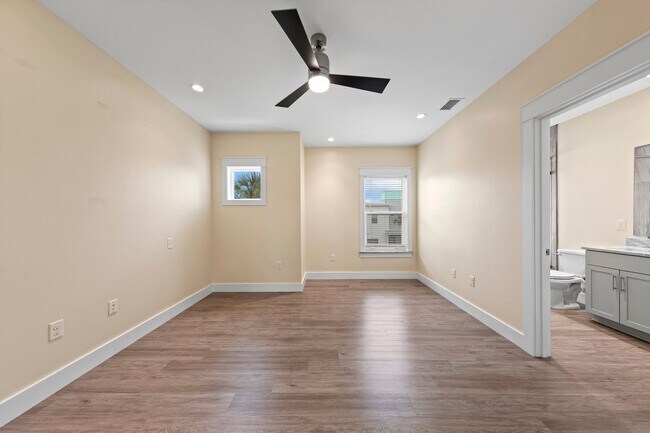 Building Photo - Luxury 3 Bedroom Townhouse on Okaloosa Island!