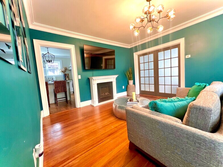 Building Photo - 13 Brinley St