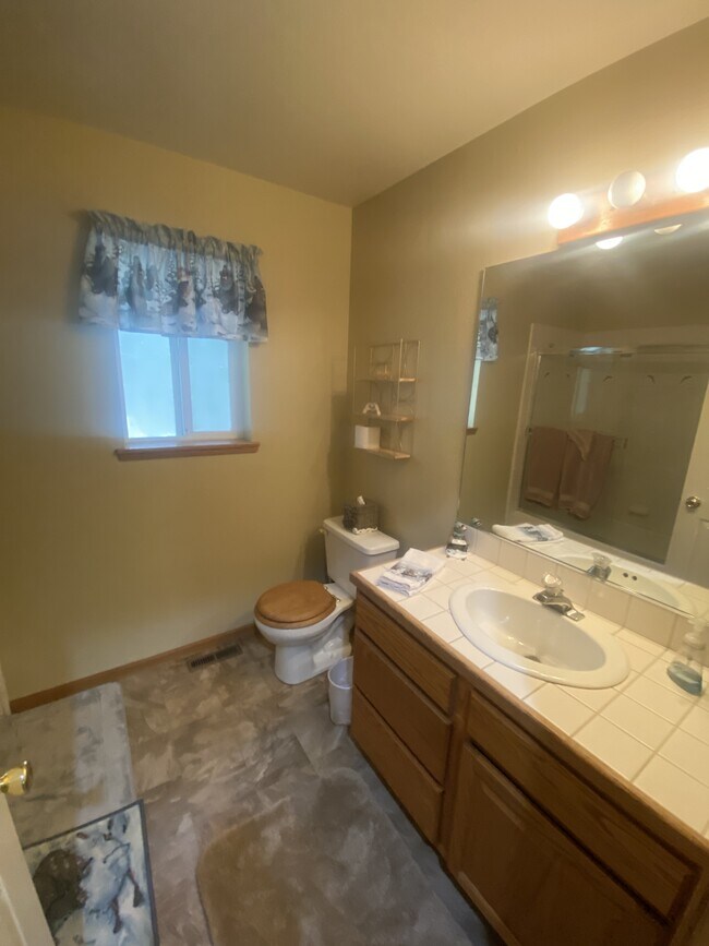 Building Photo - 1728 Mohican Dr
