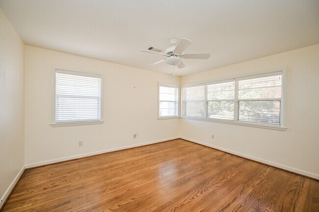 Building Photo - 2821 Eastgrove Ln