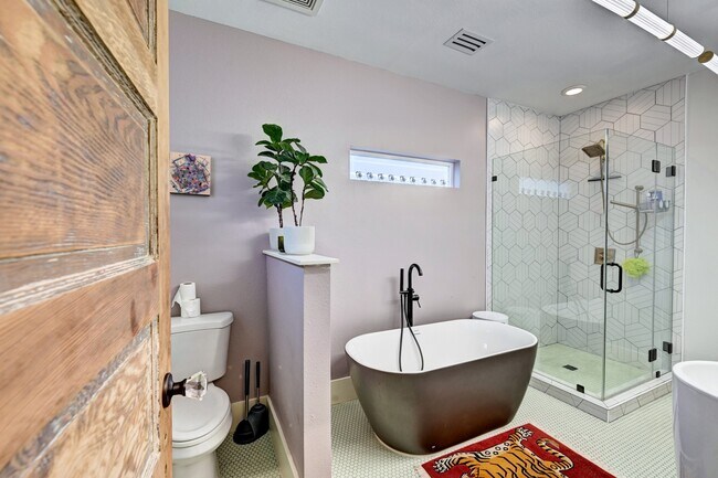 Building Photo - 3715 Avenue S 1/2