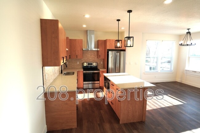 Building Photo - 525 E Violets Cv Ln