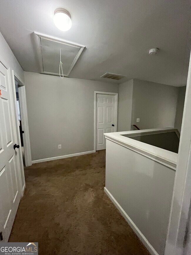 Building Photo - 500 Tulip Ln