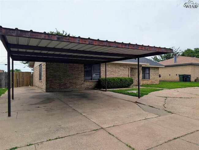 Building Photo - 2805 S Bandera Dr