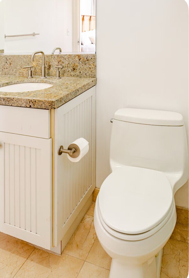 Bathroom 2 - 2500 Kalakaua Ave