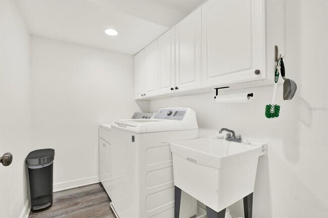 Building Photo - 3006 W Julia St