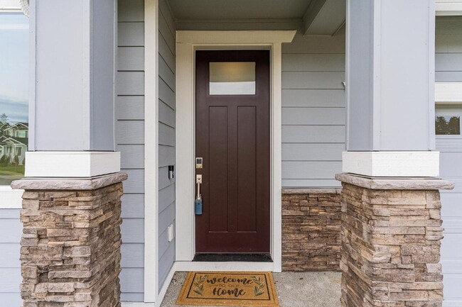 Building Photo - Bueaitful 4 bedroom home with 1 bed 1 bath MIL!