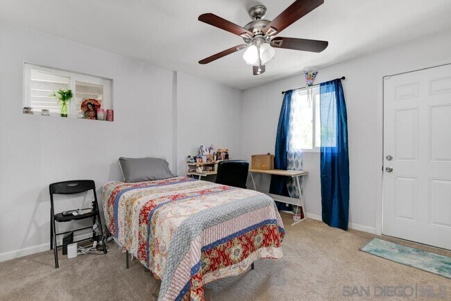 Primary Photo - 845 E 13th St