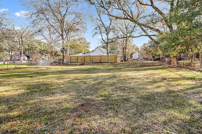 Building Photo - 506 Trinity St