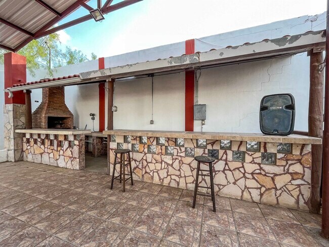 Building Photo - 105 Ranch Rd
