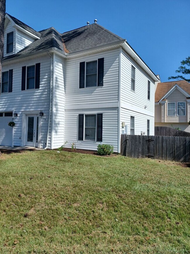 Building Photo - Spacious 4 Bedroom in Chics Beach