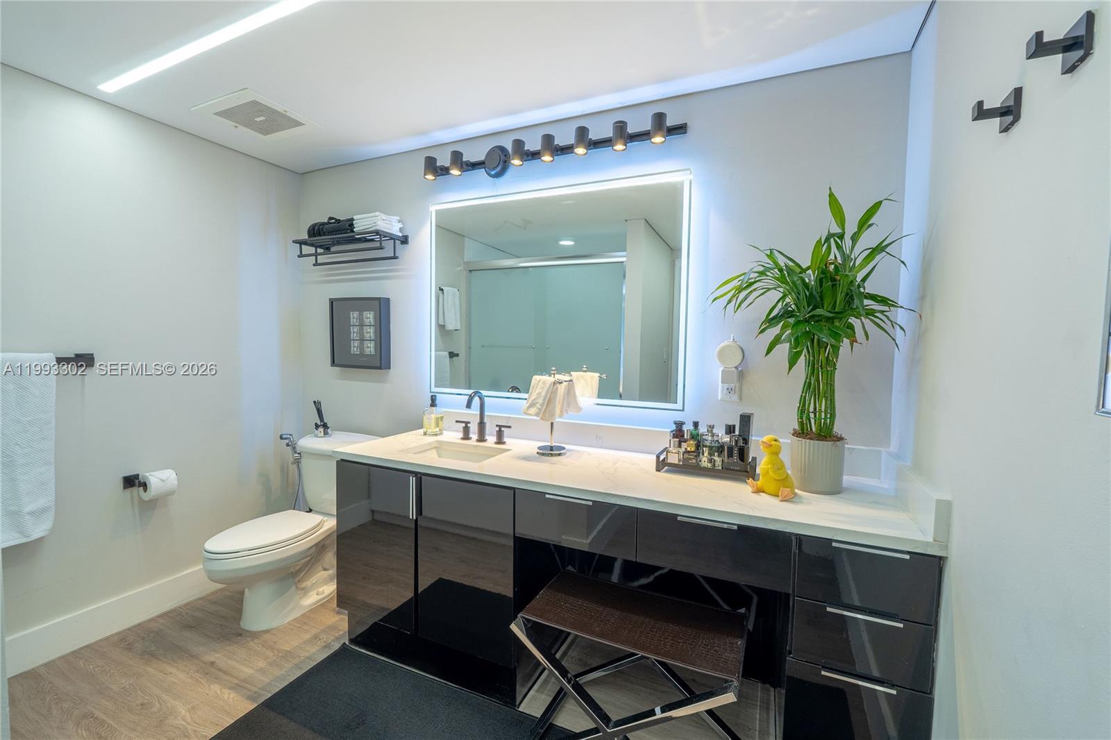 Building Photo - 19501 W Country Club Dr