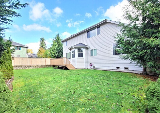 Building Photo - Luxurious 4 Bed/2.5 Bath Lynnwood Home - Available Now!