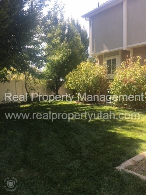 Building Photo - Spectacular Home Centrally Located In Frui...
