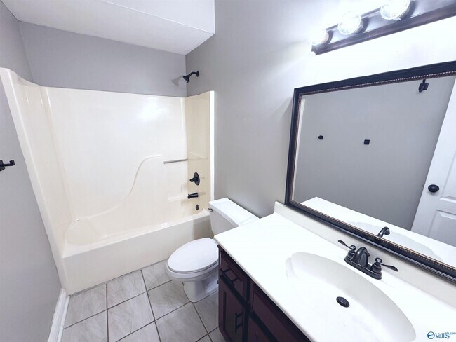 Building Photo - 192 Rosecliff Dr