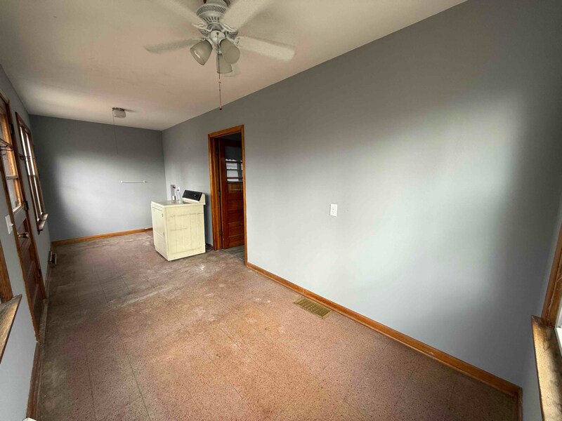 Building Photo - 104 N Vine St