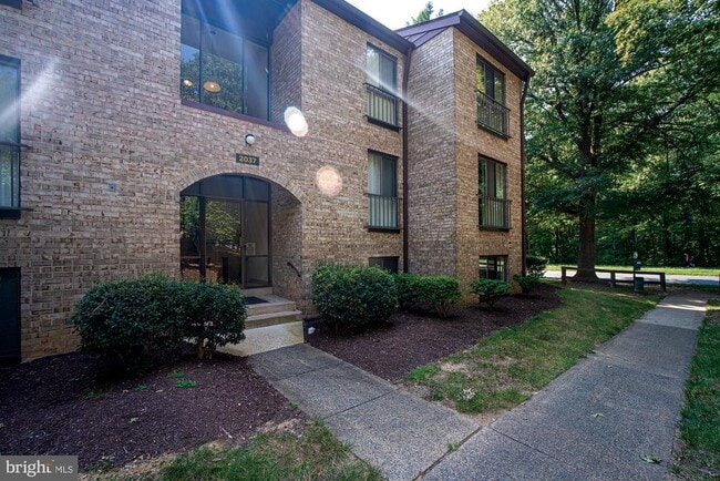 Building Photo - 2037 Royal Fern Ct