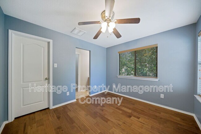 Building Photo - 304 Rustic Tr