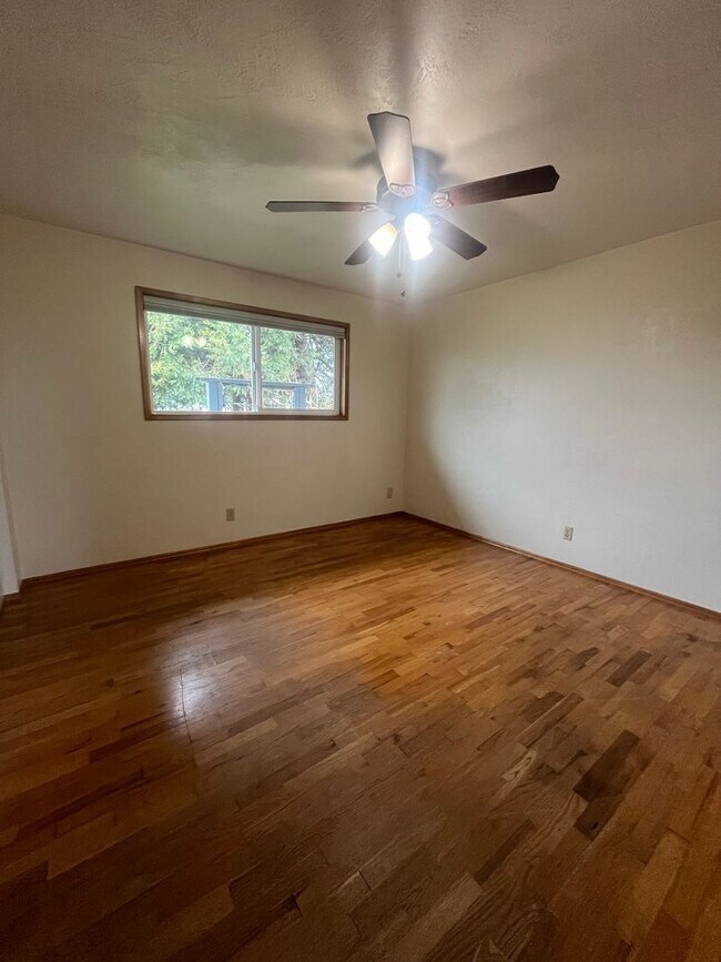 Building Photo - 3-Bedroom 2-Bathroom home in Coburg