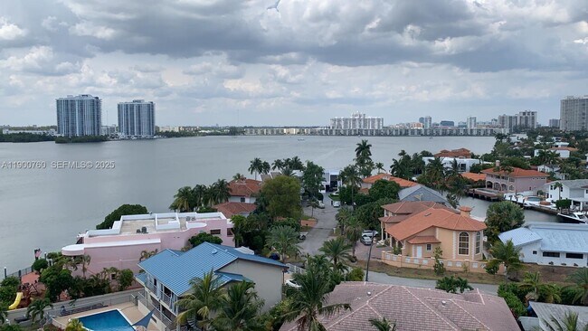 Building Photo - 2903 N Miami Beach Blvd