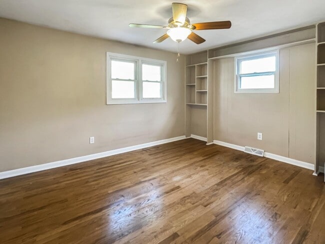 Building Photo - 6643 Buck Creek Ave SW