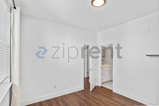Building Photo - Unit