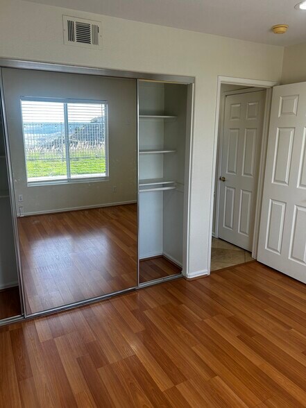 Building Photo - 2544 Fresh Waters Ct