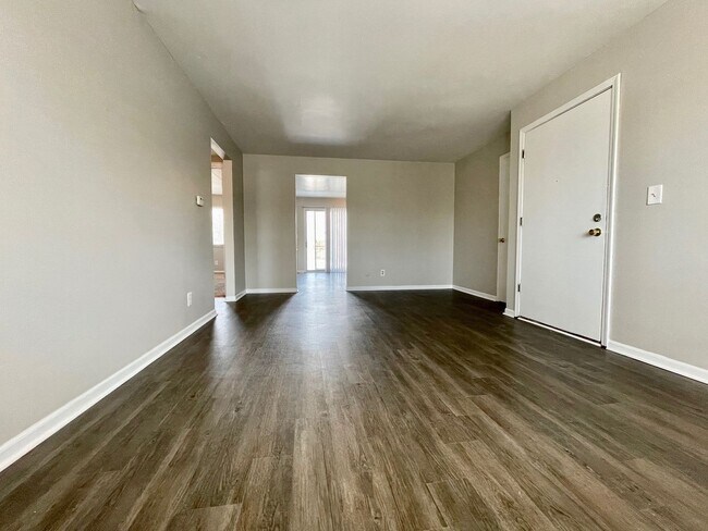 Building Photo - 4245 Oak Park Dr SE