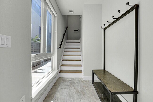 Building Photo - $3,300.00 - 2 Bedroom, 2.5 Bathroom, Rooft...