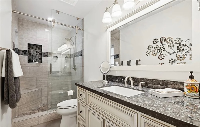 Building Photo - 2205 E Quincy Ave