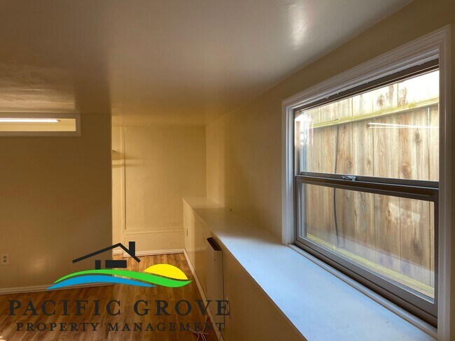 Building Photo - Available Soon! Two Bedroom with Bonus Room in Pacific Grove!