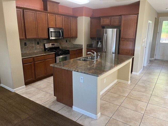 Building Photo - 3 bedroom 3 bathroom with bonus room in No...