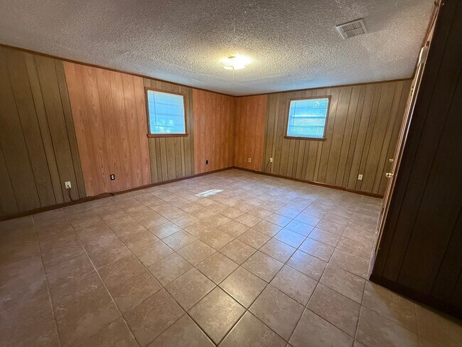 Building Photo - 4848 Saphire Ave