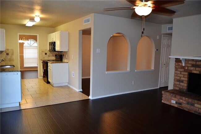 Building Photo - 2937 Emberwood Dr