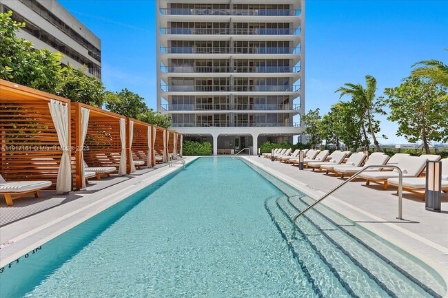 Building Photo - 2678 Tigertail Ave